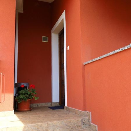 Apartment Zita With 1 Bedroom In Relaxing Surroundings Near Umag Exteriör bild