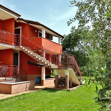Apartment Zita With 1 Bedroom In Relaxing Surroundings Near Umag Exteriör bild