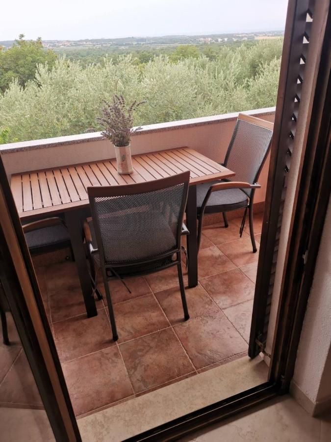 Apartment Zita With 1 Bedroom In Relaxing Surroundings Near Umag Exteriör bild