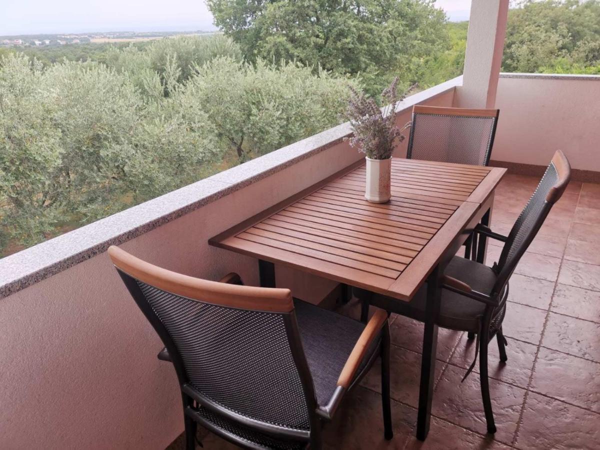 Apartment Zita With 1 Bedroom In Relaxing Surroundings Near Umag Exteriör bild