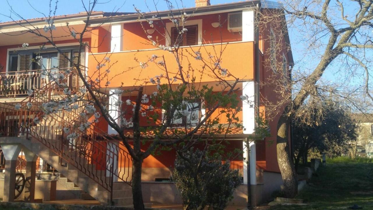 Apartment Zita With 1 Bedroom In Relaxing Surroundings Near Umag Exteriör bild