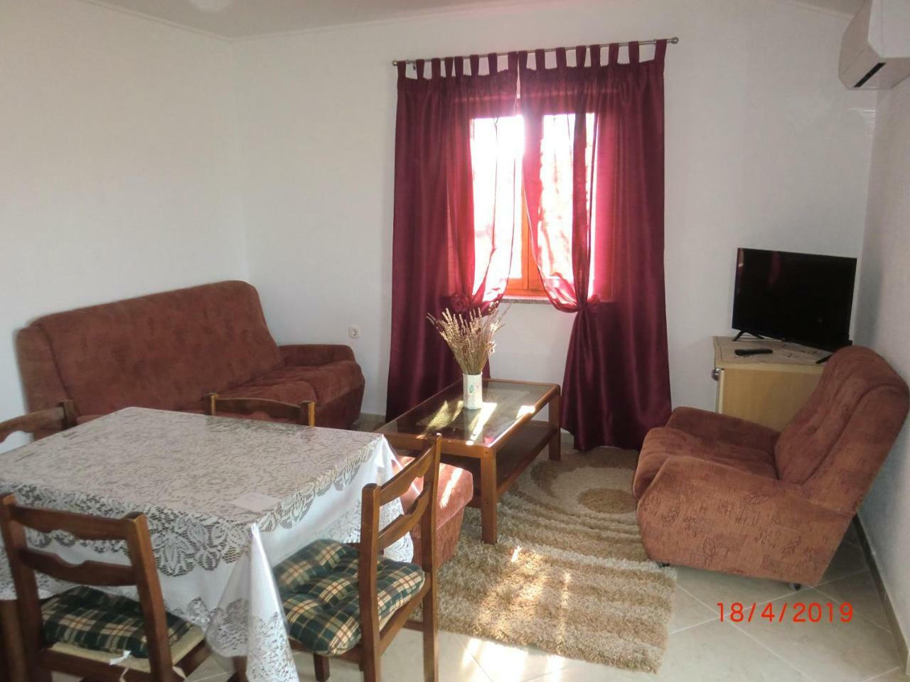 Apartment Zita With 1 Bedroom In Relaxing Surroundings Near Umag Exteriör bild