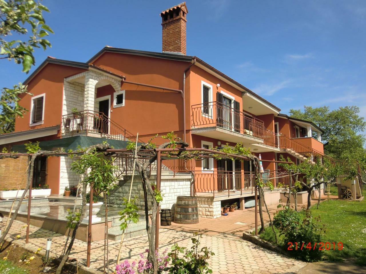 Apartment Zita With 1 Bedroom In Relaxing Surroundings Near Umag Exteriör bild